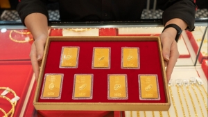 Giá vàng hôm nay 2/12: Bất ngờ giảm mạnh, mất mốc kỷ lục