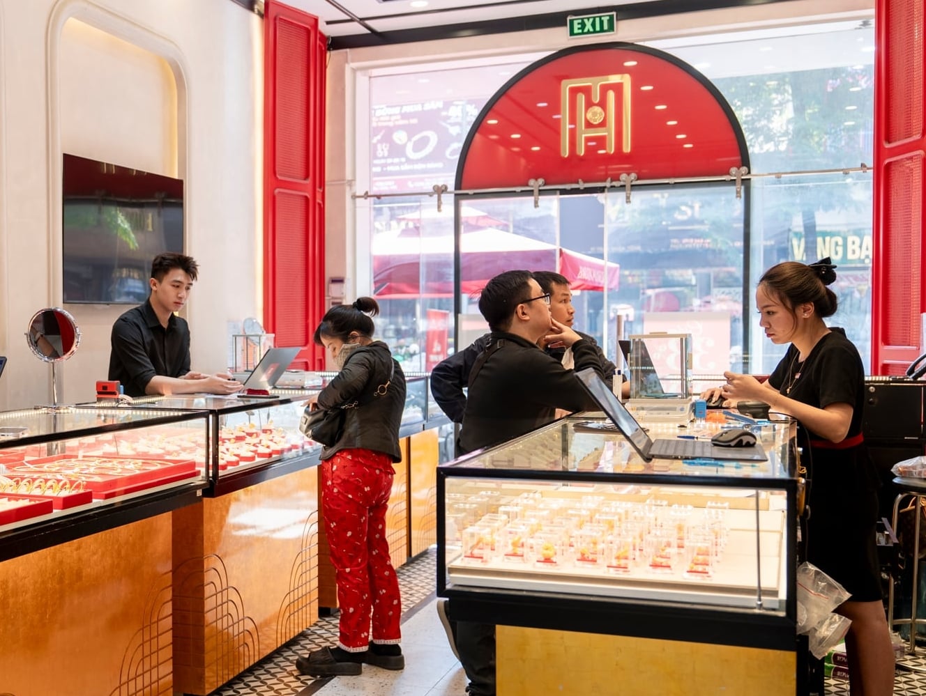 Giá vàng hôm nay 5/12: Sau khi "bốc hơi" hơn 2 triệu/lượng,  vàng tăng nhẹ trở lại