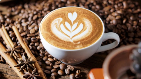 Những ai cần thận trọng khi uống cà phê?