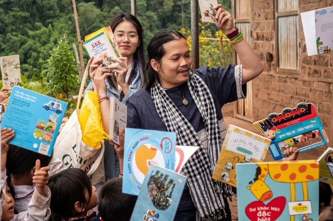 Ồn ào dự án Nuôi Em và bài học từ "cú sập" của các quỹ từ thiện Ồn ào dự án Nuôi Em và bài học từ "cú sập" của các quỹ từ thiện