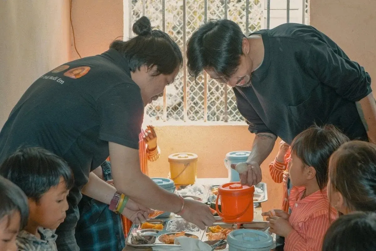 Ồn ào dự án Nuôi Em và bài học từ "cú sập" của các quỹ từ thiện Ồn ào dự án Nuôi Em và bài học từ "cú sập" của các quỹ từ thiện