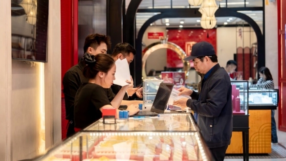 Giá vàng hôm nay 13/12: Neo ở đỉnh cao 155,6 triệu/lượng