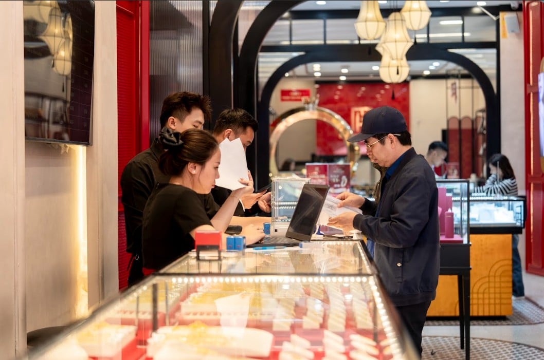 Giá vàng hôm nay 13/12: Neo ở đỉnh cao 155,6 triệu/lượng Giá vàng hôm nay 13/12: Neo ở đỉnh cao 155,6 triệu/lượng