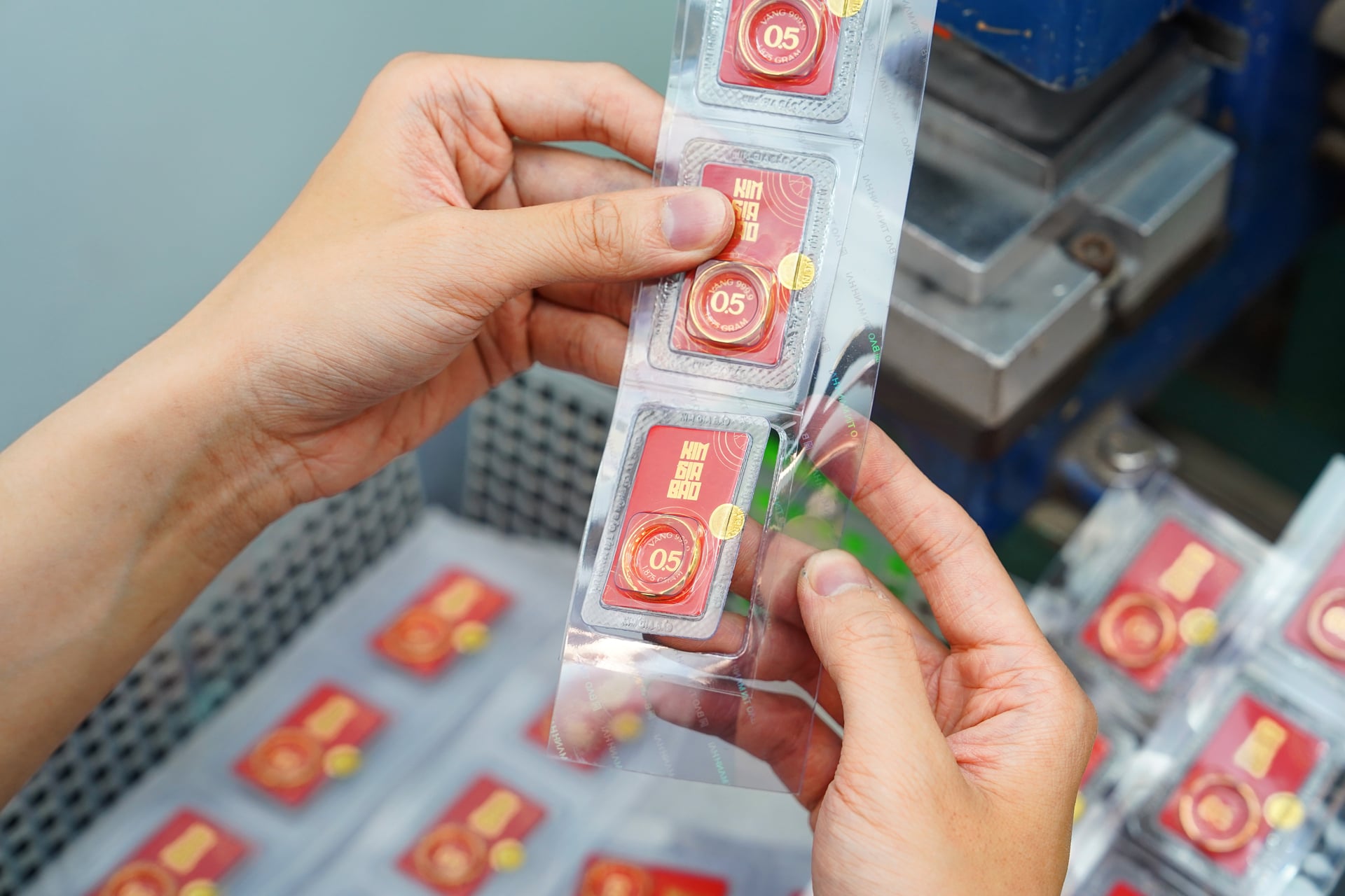 Giá vàng hôm nay 15/12: Tiếp tục tăng, tiến sát mốc 157 triệu/lượng Giá vàng hôm nay 15/12: Tiếp tục tăng, tiến sát mốc 157 triệu/lượng