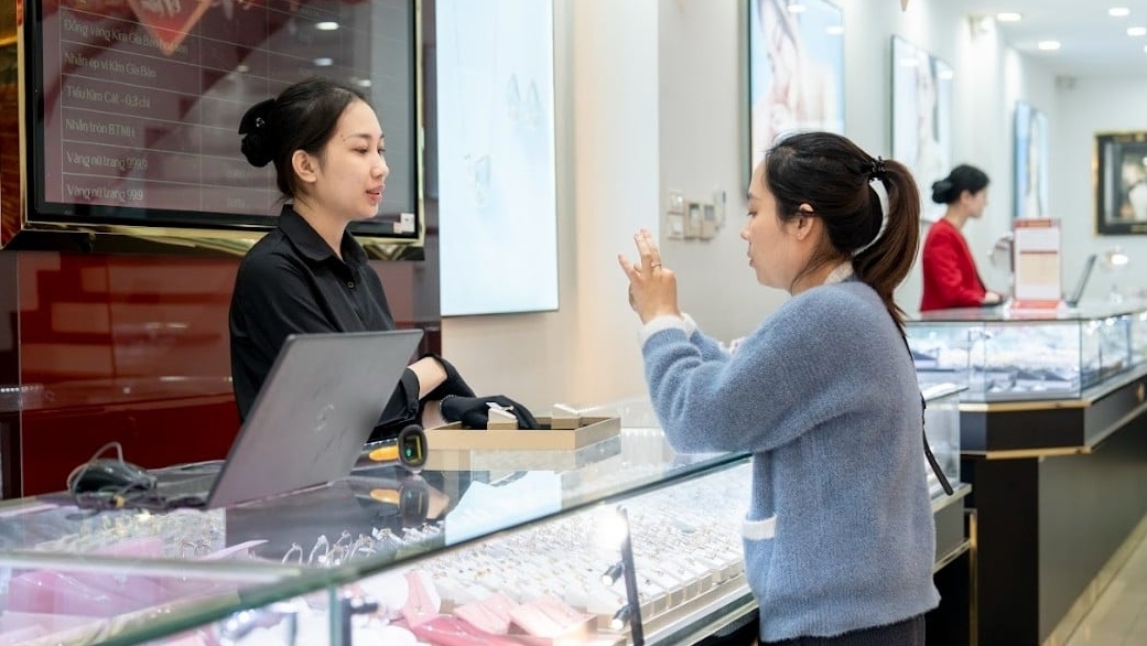 Giá vàng hôm nay 15/12: Tiếp tục tăng, tiến sát mốc 157 triệu/lượng