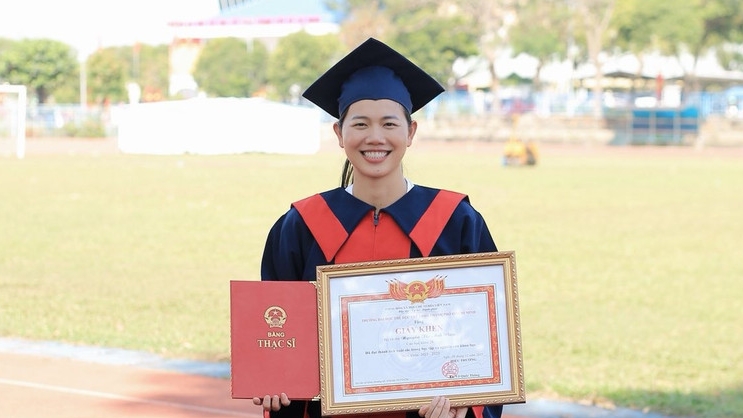 Kình ngư Ánh Viên khoe bằng thạc sĩ cùng dòng trạng thái hài hước gây chú ý