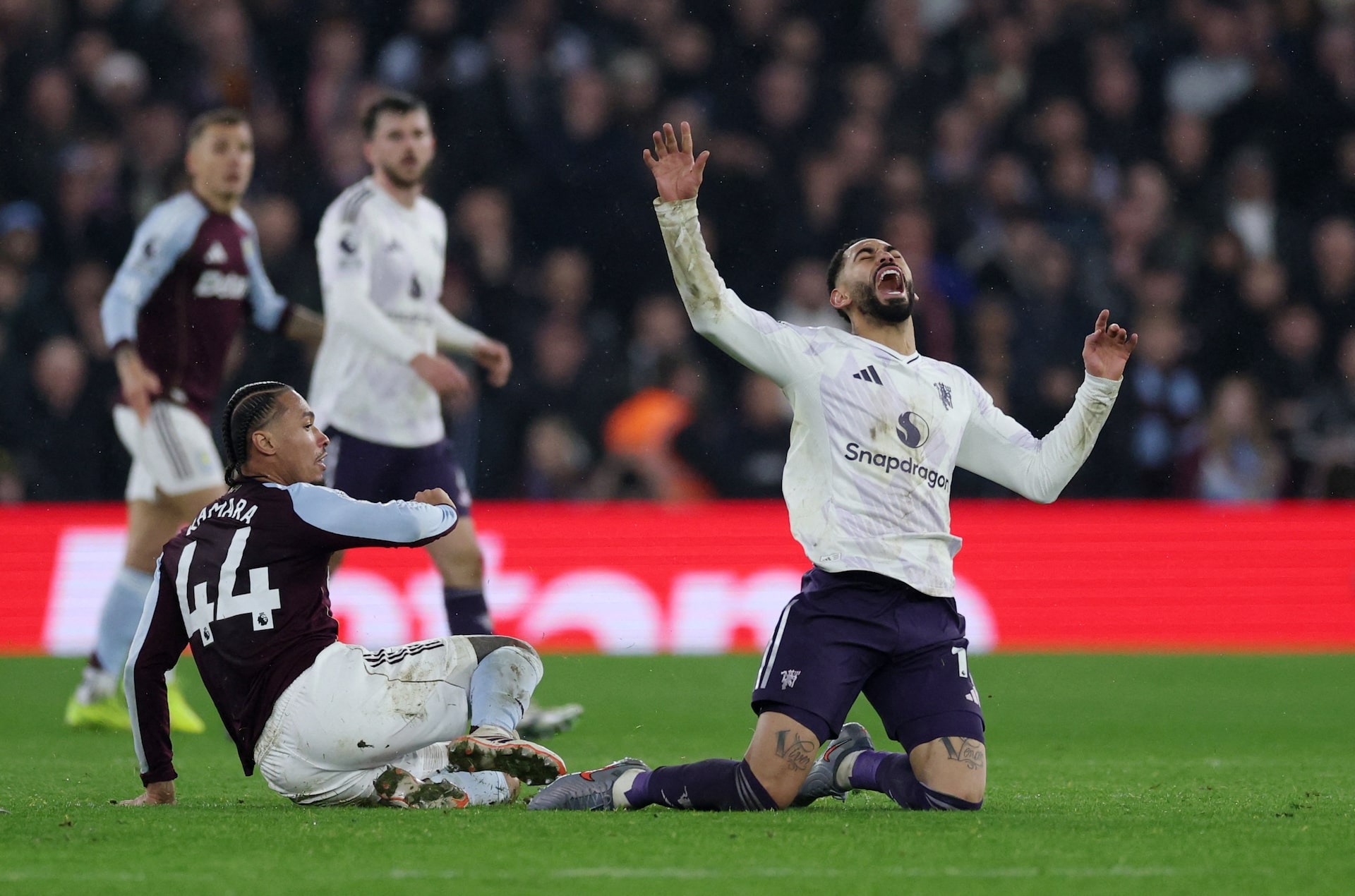 Man Utd gục ngã trước Aston Villa