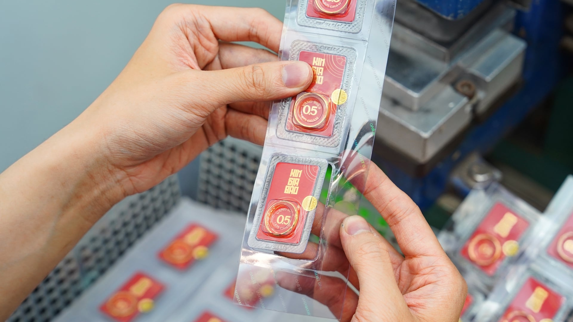 Giá vàng hôm nay 25/12: Quay đầu giảm sau khi đạt đỉnh