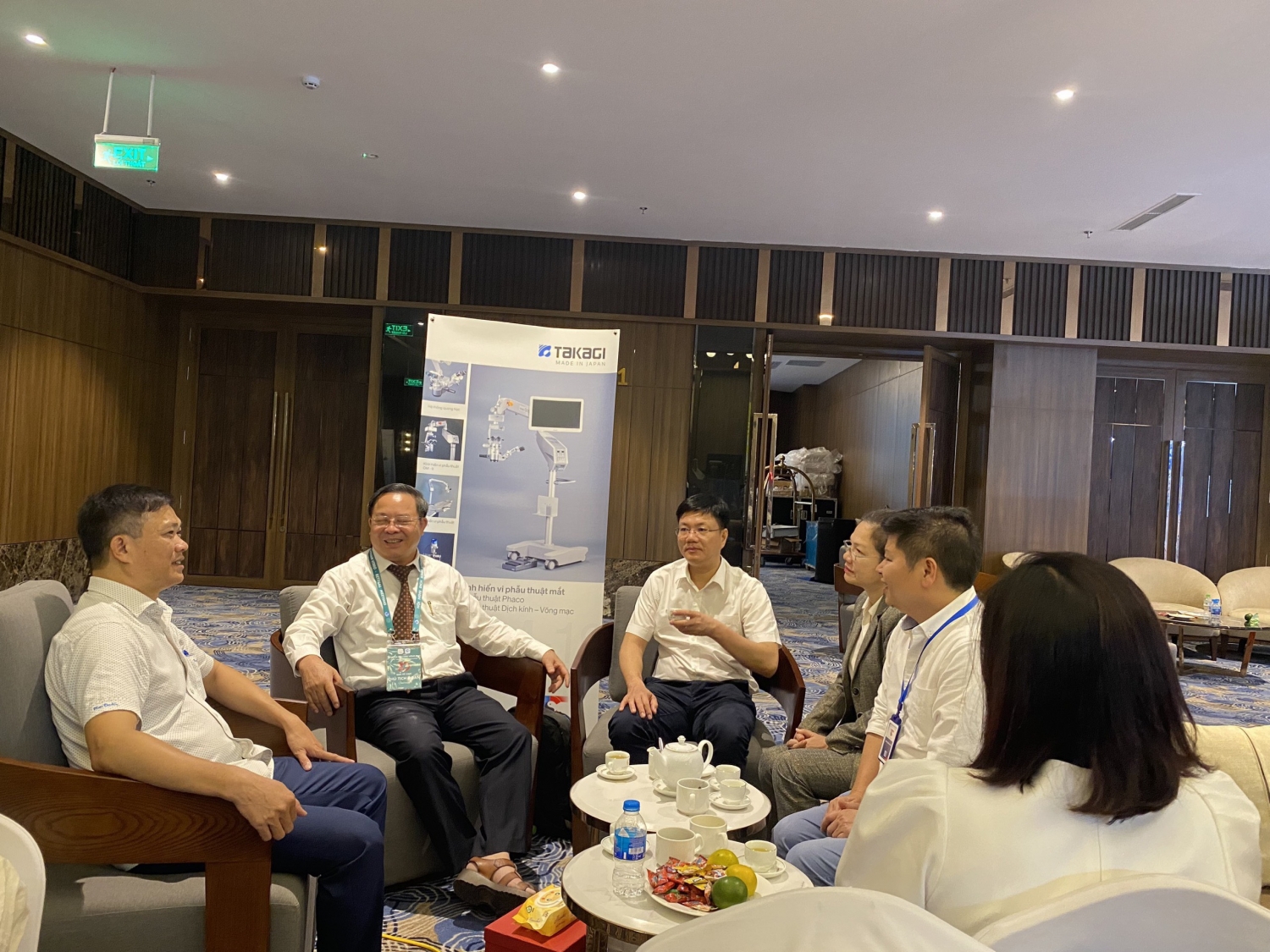 Hội nghị dịch kính võng mạc lần thứ 10 Hội nghị dịch kính võng mạc lần thứ 10