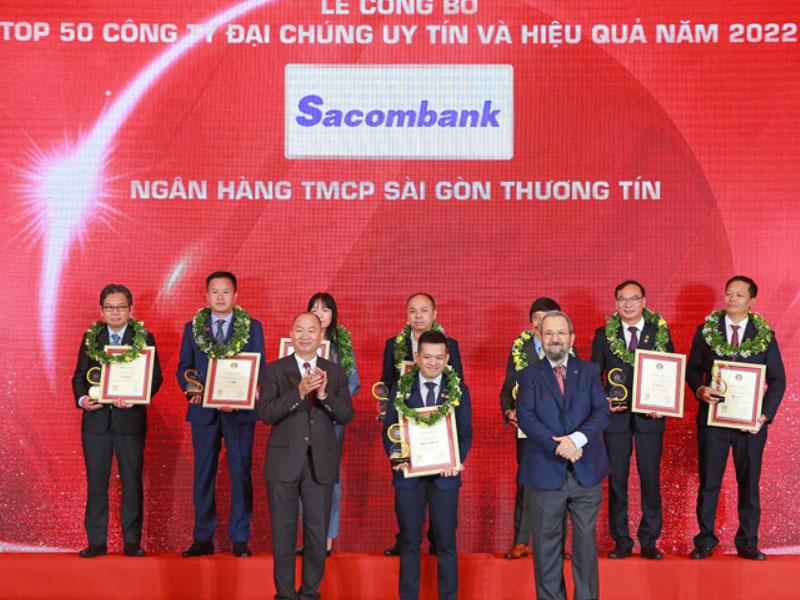 1-Sacombank vinh dự nhận 2 giải thưởng từ Vietnam Report