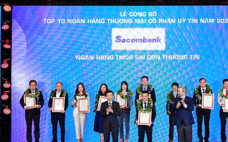 Sacombank vinh dự nhận 2 giải thưởng từ Vietnam Report