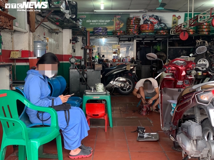 Cửa hàng sửa xe Hà Nội nhanh tay đón khách trước giờ được mở cửa trở lại - 1