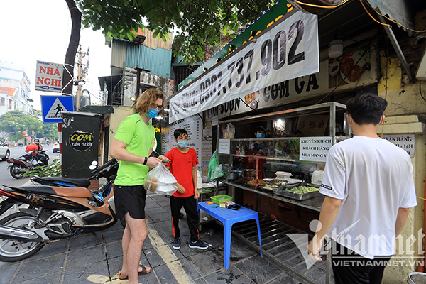 H&agrave; Nội sẽ tiếp tục nới lỏng một số dịch vụ