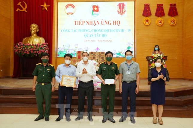 Tiếp sức người nghèo và 10.000 bệnh nhân COVID-19 ảnh 1