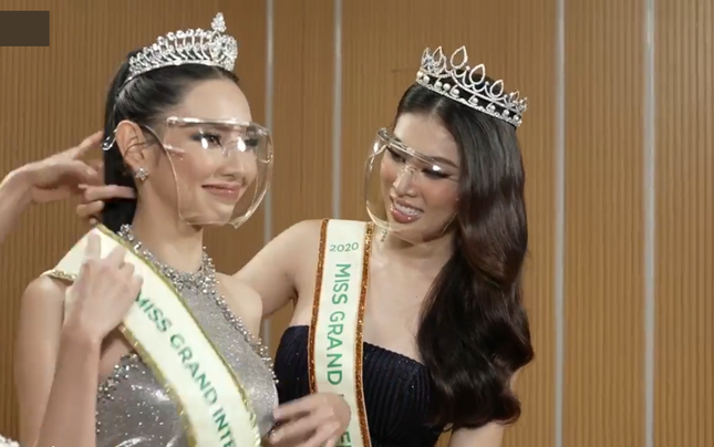 Thuỳ Ti&ecirc;n khoe d&aacute;ng sexy, 'bắn' tiếng Th&aacute;i trong buổi nhận sash Miss Grand Vietnam 2021 ảnh 2