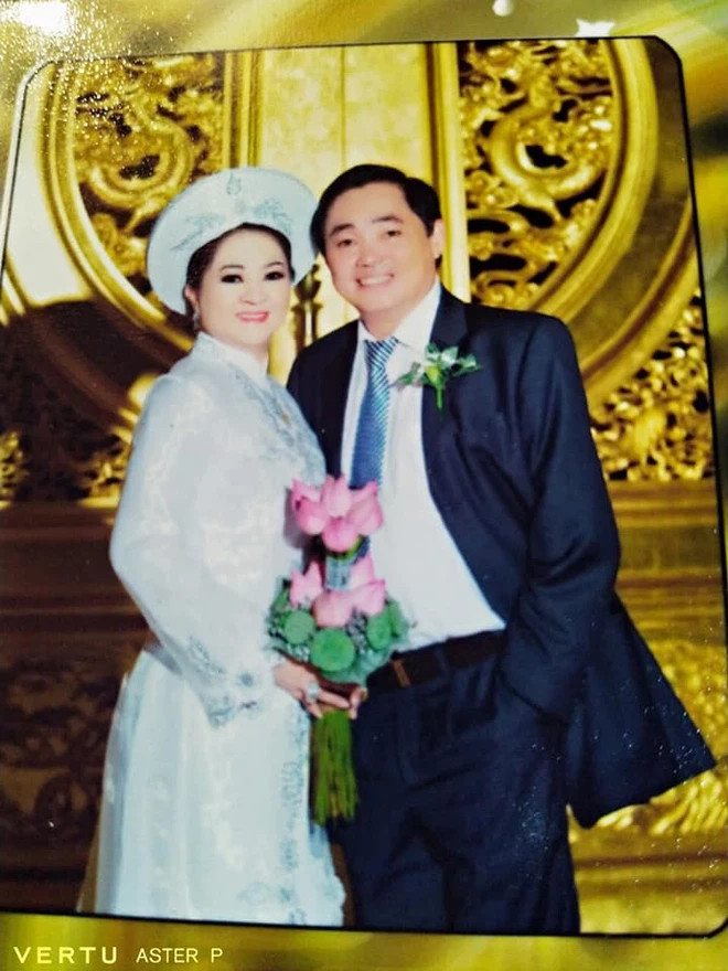 Bà Phương Hằng trải lòng về cuộc hôn nhân sóng gió với ông Dũng 'lò vôi': Suýt bị tạt axit trước đám cưới Ảnh 2