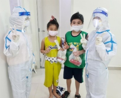 Tết Trung thu m&ugrave;a Covid: Mảnh trăng khuyết của ng&agrave;y đo&agrave;n vi&ecirc;n