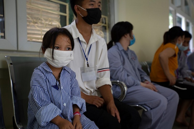 Mặc dù dịch bệnh khiến các chương trình phẫu thuật trong nhiều tháng qua bị gián đoạn, Operation Smile vẫn tiếp tục chuẩn bị để khởi động lại hoạt động điều trị ngay khi có thể. Mặc dù dịch bệnh khiến các chương trình phẫu thuật trong nhiều tháng qua bị gián đoạn, Operation Smile vẫn tiếp tục chuẩn bị để khởi động lại hoạt động điều trị ngay khi có thể.