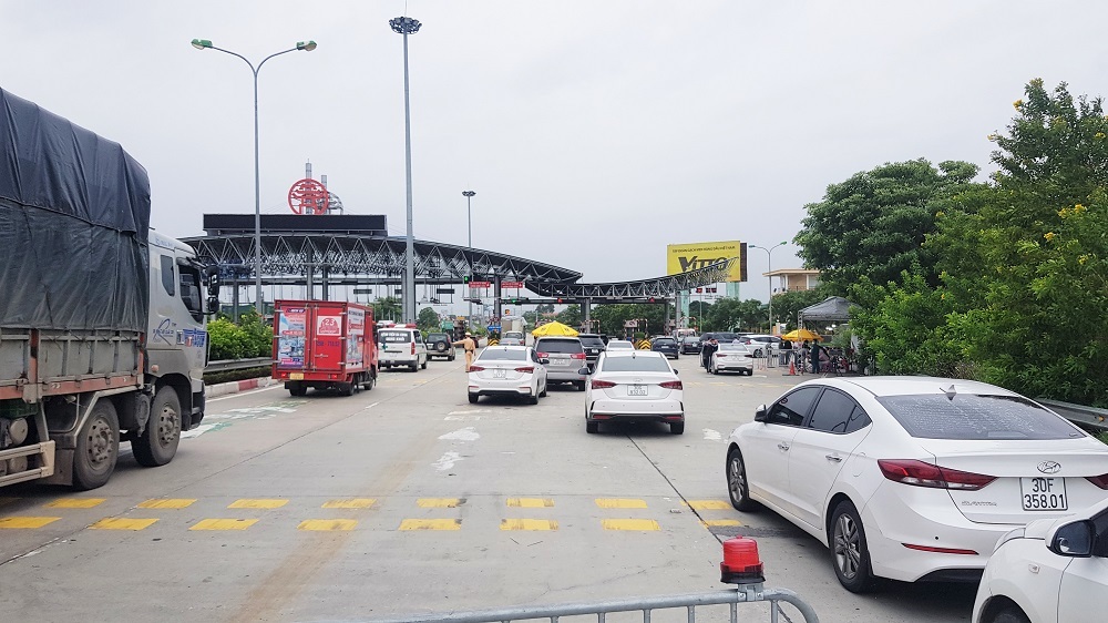 H&agrave; Nội vẫn kiểm tra giấy x&eacute;t nghiệm Covid-19